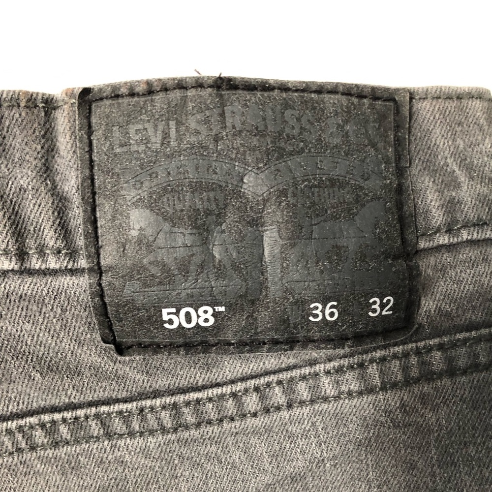 Grey Levi’s Jeans